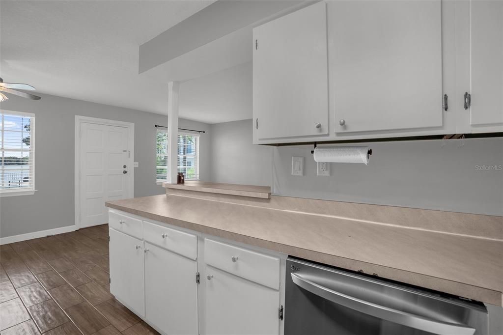 For Rent: $1,500 (1 beds, 1 baths, 632 Square Feet)