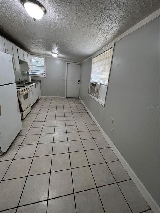 For Rent: $1,195 (1 beds, 1 baths, 400 Square Feet)