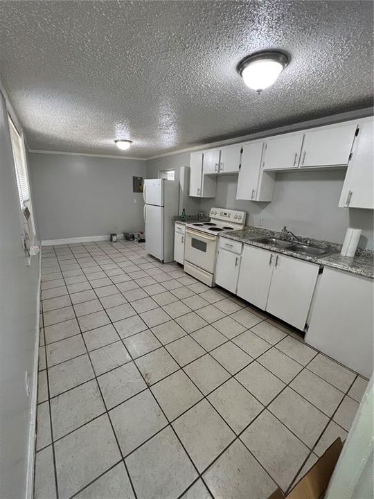 For Rent: $1,195 (1 beds, 1 baths, 400 Square Feet)