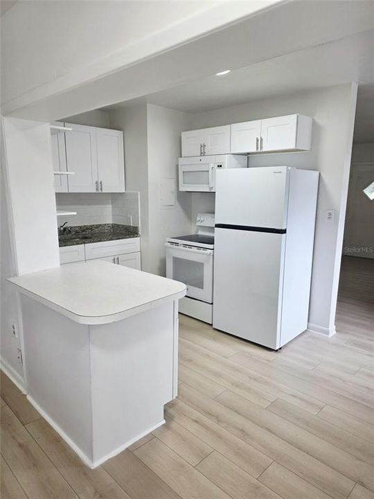 На продажу: $387,999 (3 спален, 2 ванн, 1269 Квадратных фут)