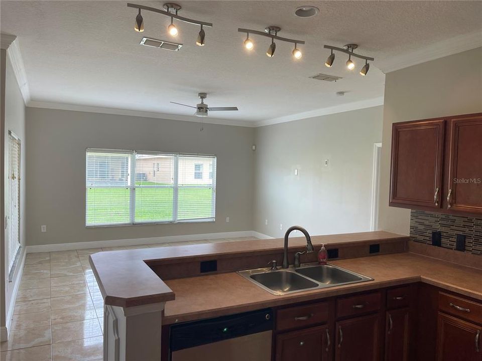 В аренду: $2,850 (5 спален, 4 ванн, 2920 Квадратных фут)