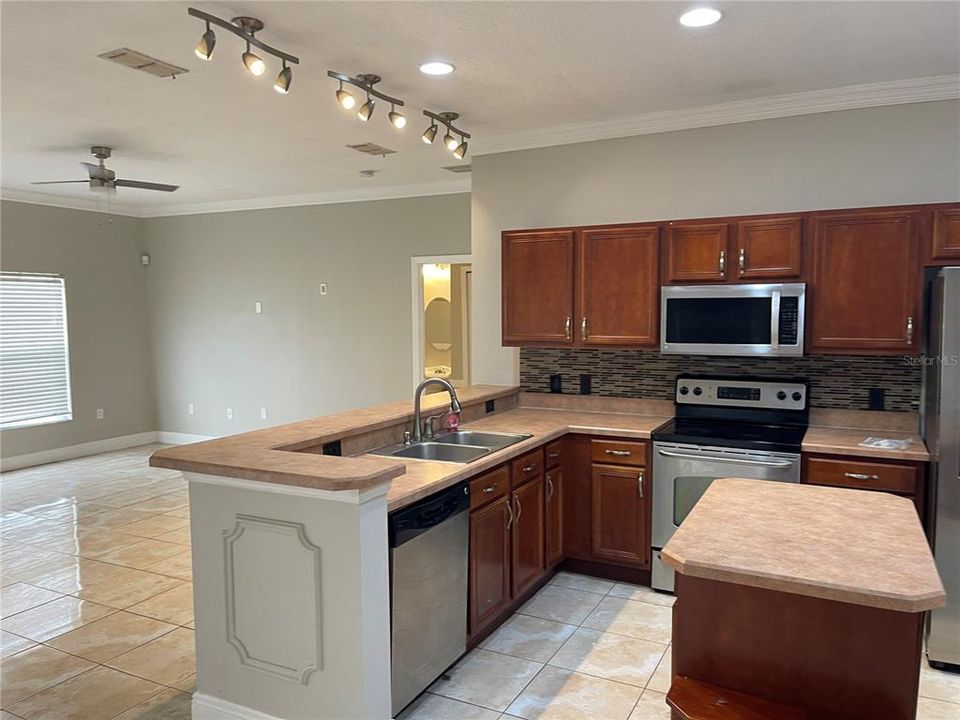 В аренду: $2,850 (5 спален, 4 ванн, 2920 Квадратных фут)