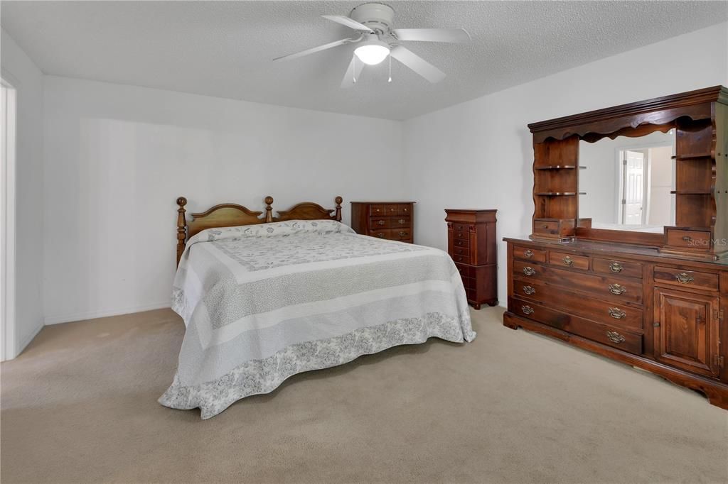 En Venta: $309,900 (4 camas, 2 baños, 1858 Pies cuadrados)