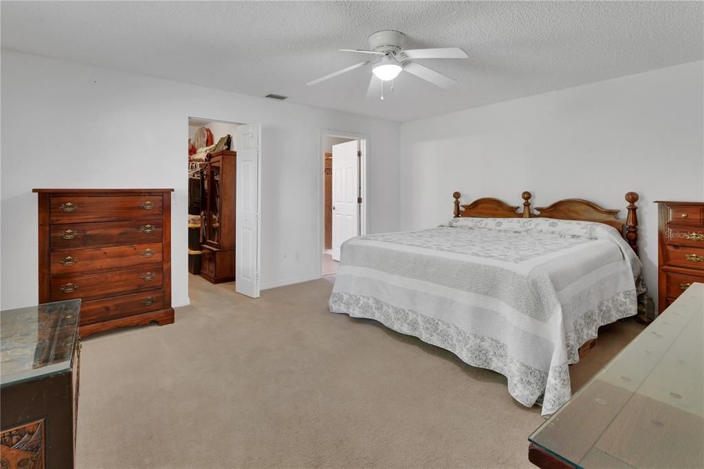 En Venta: $309,900 (4 camas, 2 baños, 1858 Pies cuadrados)