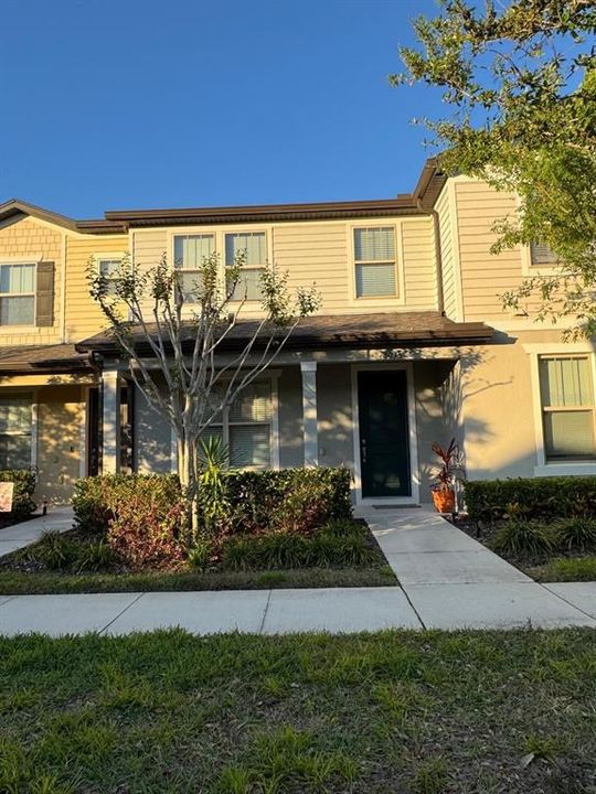 For Rent: $2,300 (3 beds, 2 baths, 1617 Square Feet)