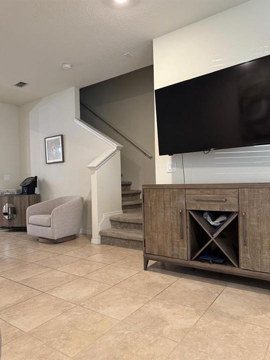 For Rent: $2,300 (3 beds, 2 baths, 1617 Square Feet)