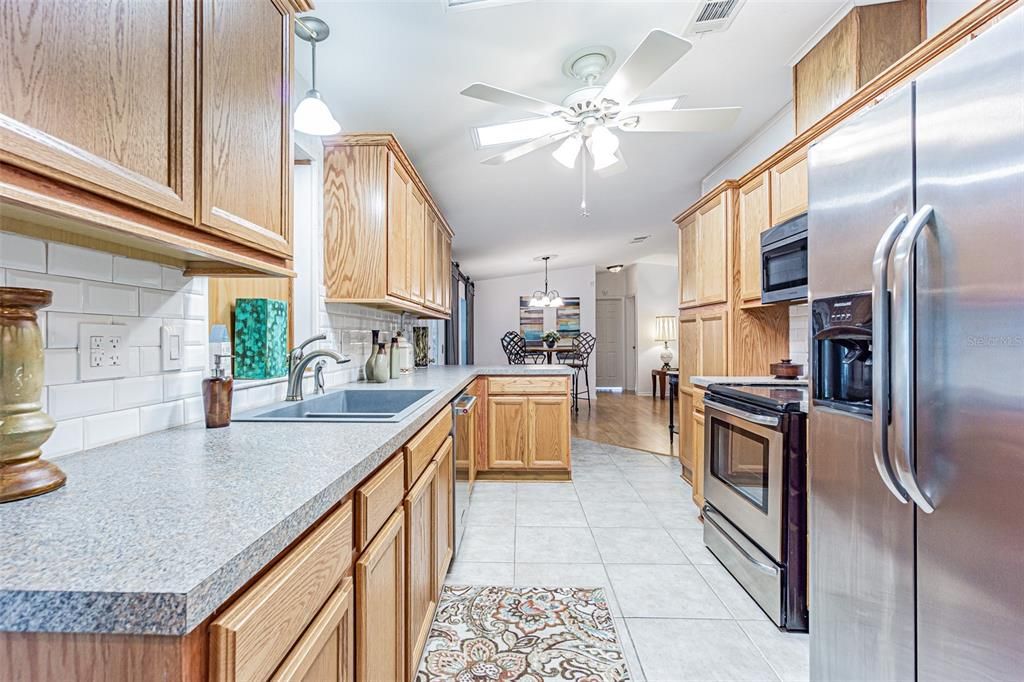 For Sale: $250,000 (2 beds, 2 baths, 1428 Square Feet)