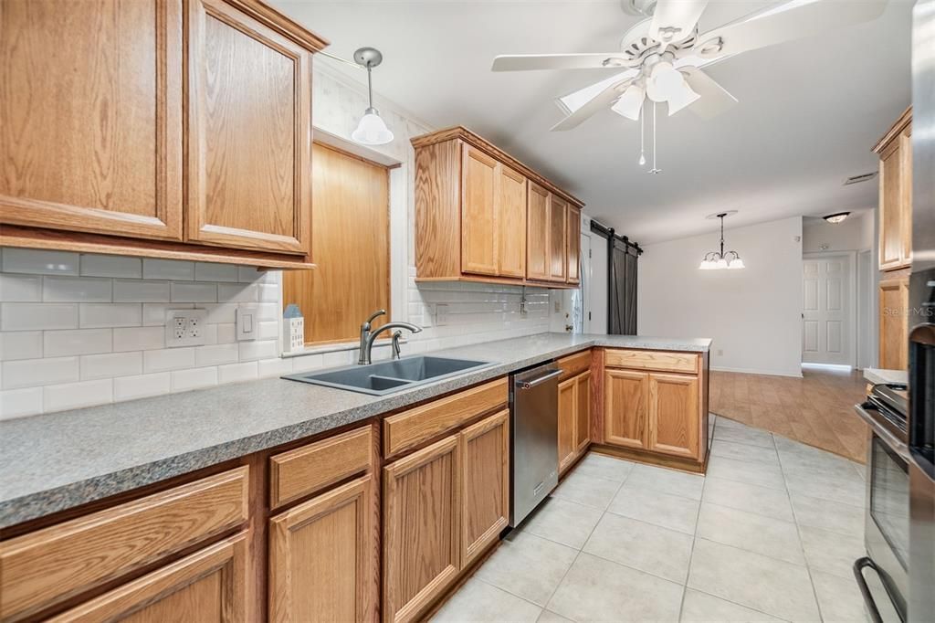 For Sale: $250,000 (2 beds, 2 baths, 1428 Square Feet)