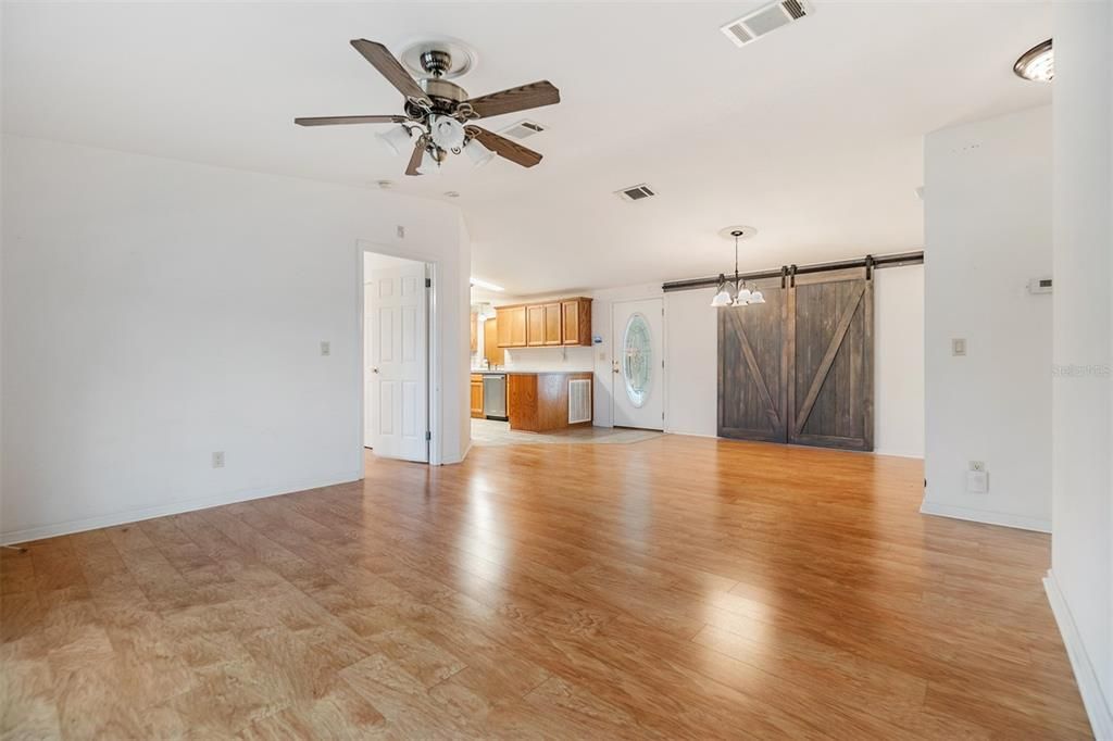 For Sale: $250,000 (2 beds, 2 baths, 1428 Square Feet)