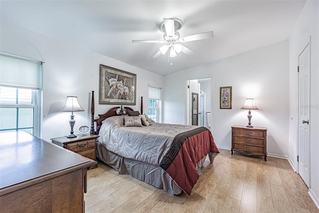 For Sale: $250,000 (2 beds, 2 baths, 1428 Square Feet)