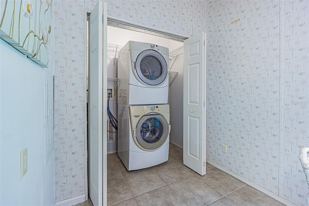 For Sale: $250,000 (2 beds, 2 baths, 1428 Square Feet)