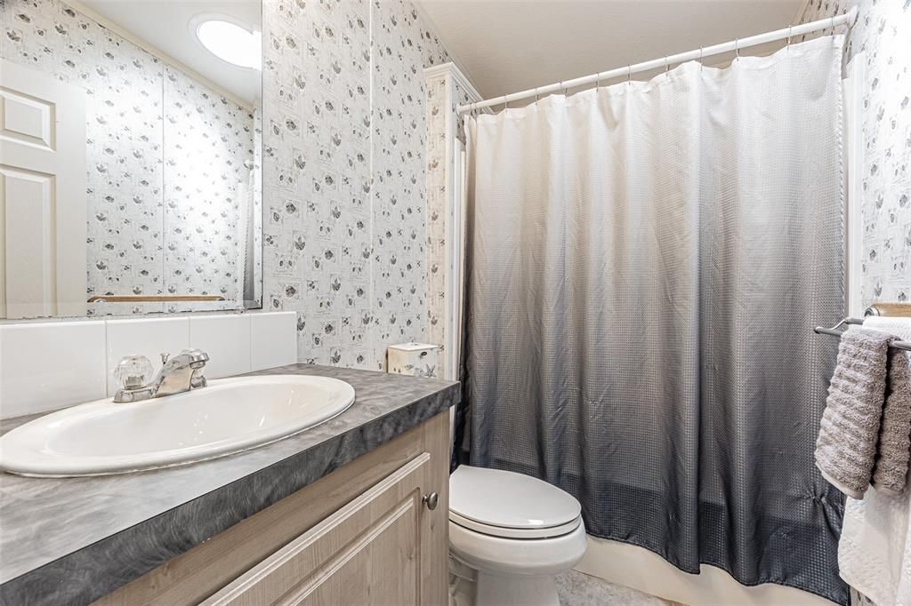 For Sale: $250,000 (2 beds, 2 baths, 1428 Square Feet)