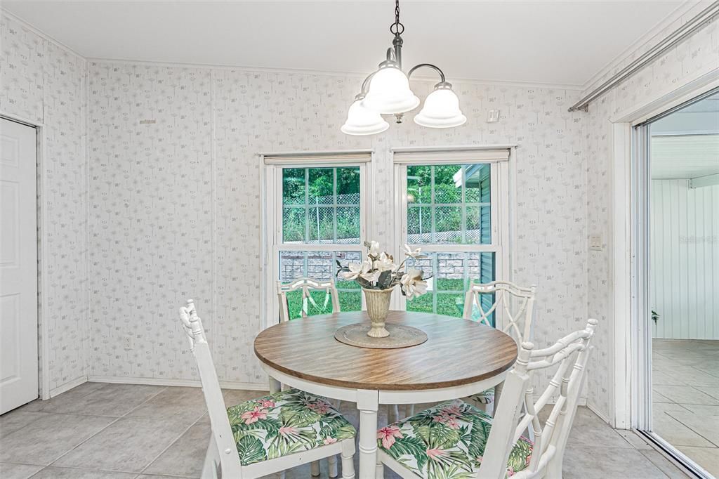For Sale: $250,000 (2 beds, 2 baths, 1428 Square Feet)