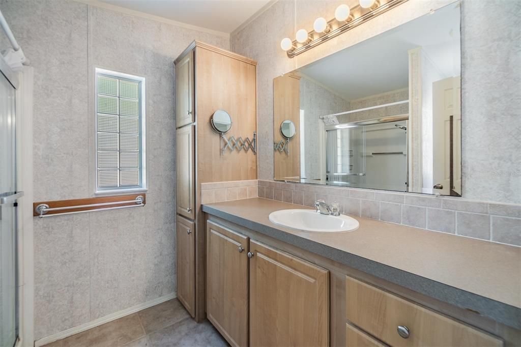 For Sale: $250,000 (2 beds, 2 baths, 1428 Square Feet)