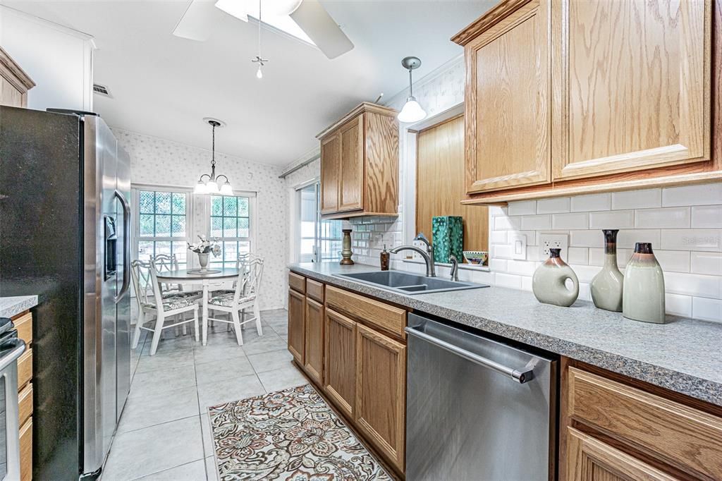 For Sale: $250,000 (2 beds, 2 baths, 1428 Square Feet)