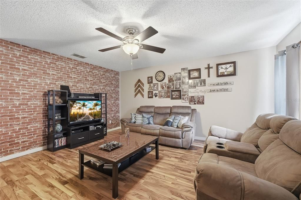 For Sale: $285,000 (3 beds, 2 baths, 1450 Square Feet)