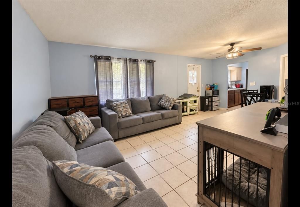 Activo con contrato: $179,999 (3 camas, 2 baños, 1036 Pies cuadrados)
