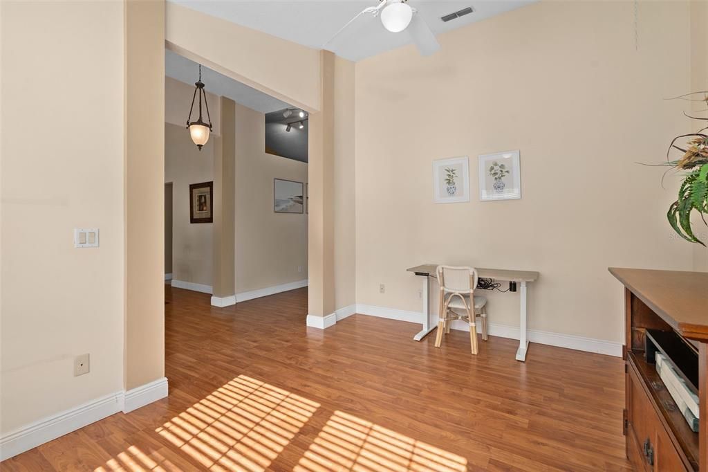 En Venta: $599,000 (4 camas, 2 baños, 2286 Pies cuadrados)