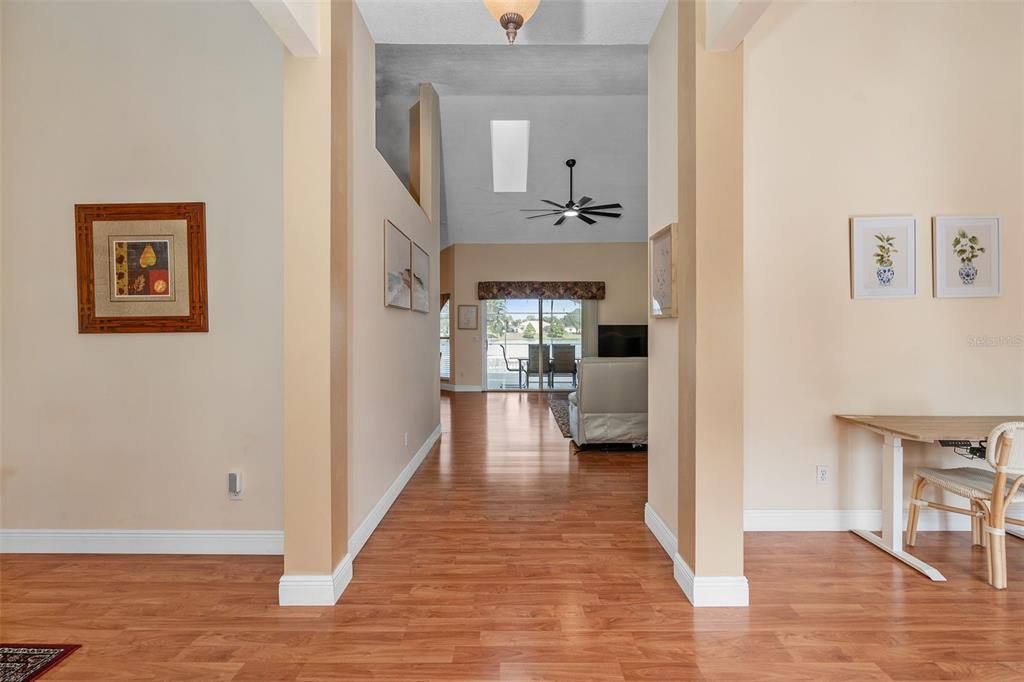 En Venta: $599,000 (4 camas, 2 baños, 2286 Pies cuadrados)