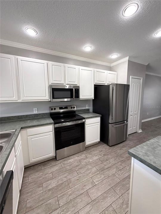 For Rent: $2,000 (2 beds, 2 baths, 1383 Square Feet)