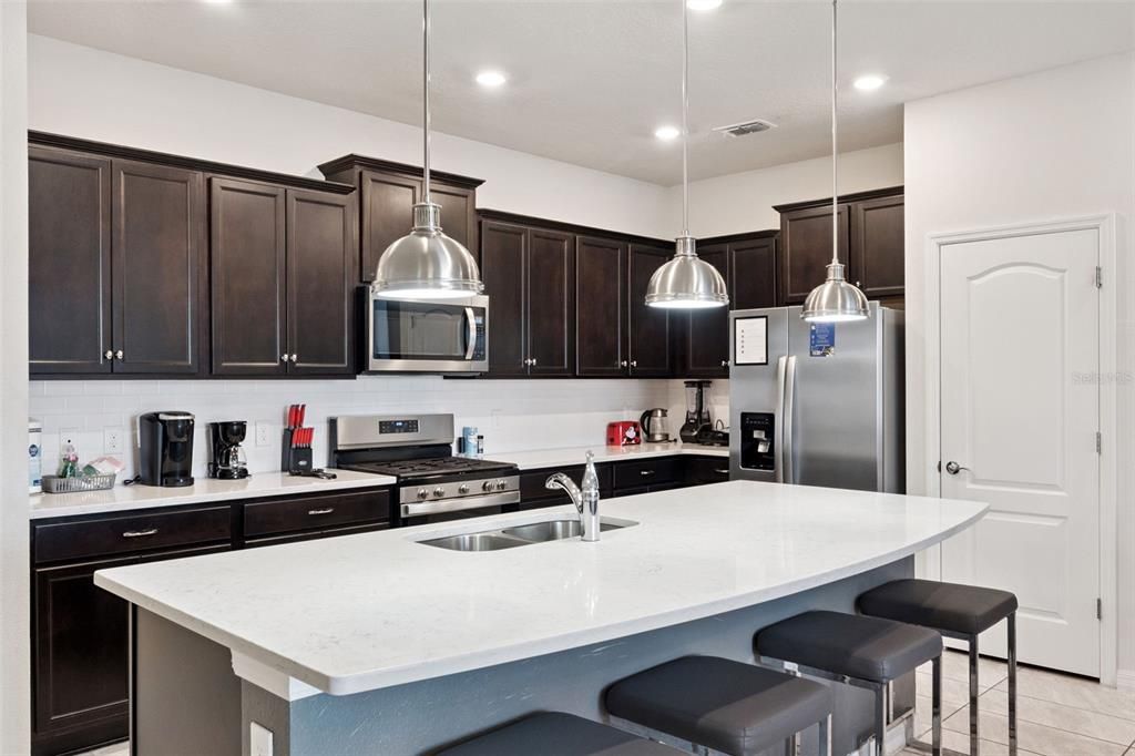 En Venta: $444,000 (5 camas, 4 baños, 2281 Pies cuadrados)