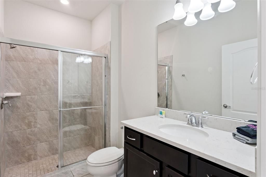 En Venta: $444,000 (5 camas, 4 baños, 2281 Pies cuadrados)
