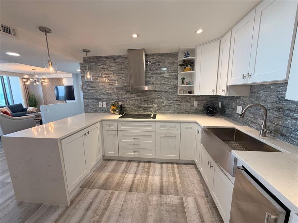For Rent: $3,000 (2 beds, 2 baths, 1103 Square Feet)