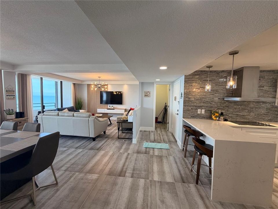 For Rent: $3,000 (2 beds, 2 baths, 1103 Square Feet)