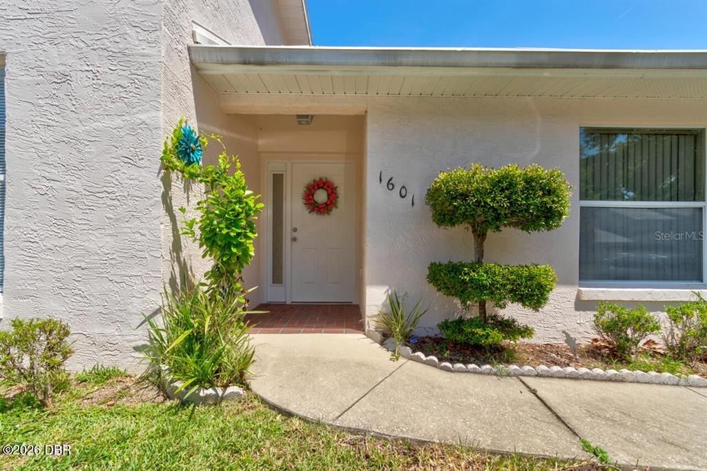 For Sale: $186,000 (3 beds, 2 baths, 1305 Square Feet)