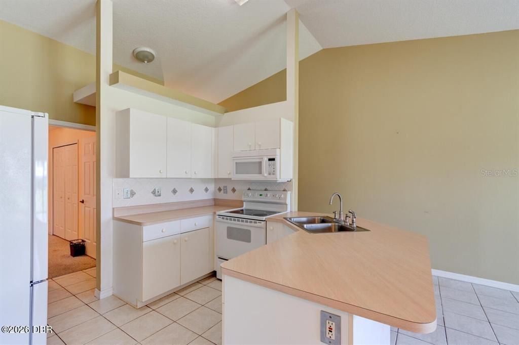 For Sale: $186,000 (3 beds, 2 baths, 1305 Square Feet)