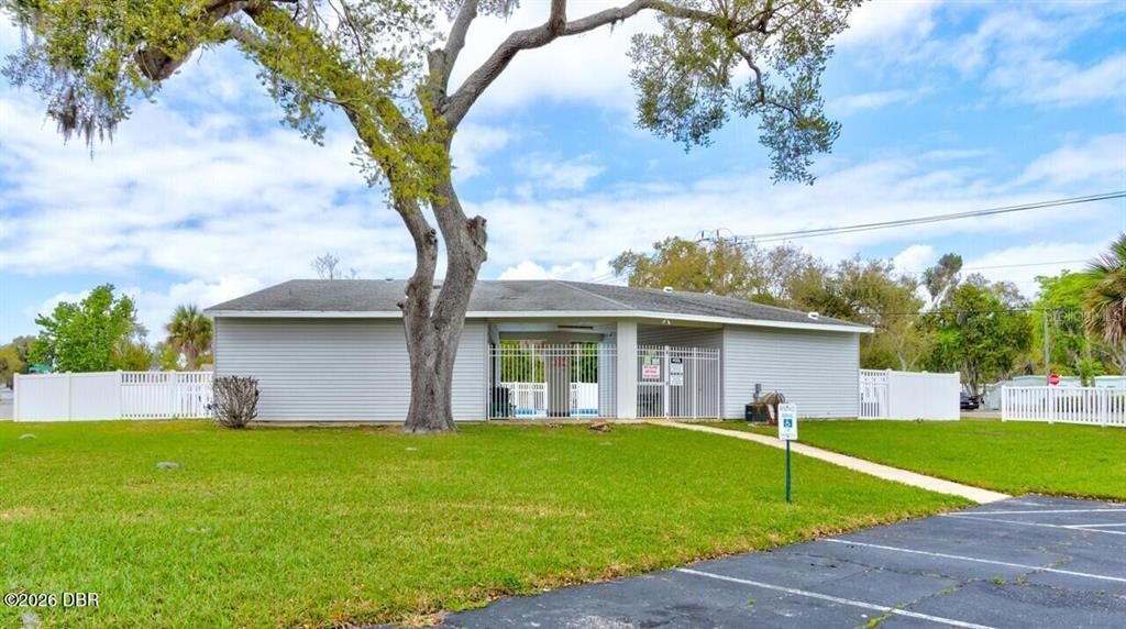 For Sale: $186,000 (3 beds, 2 baths, 1305 Square Feet)