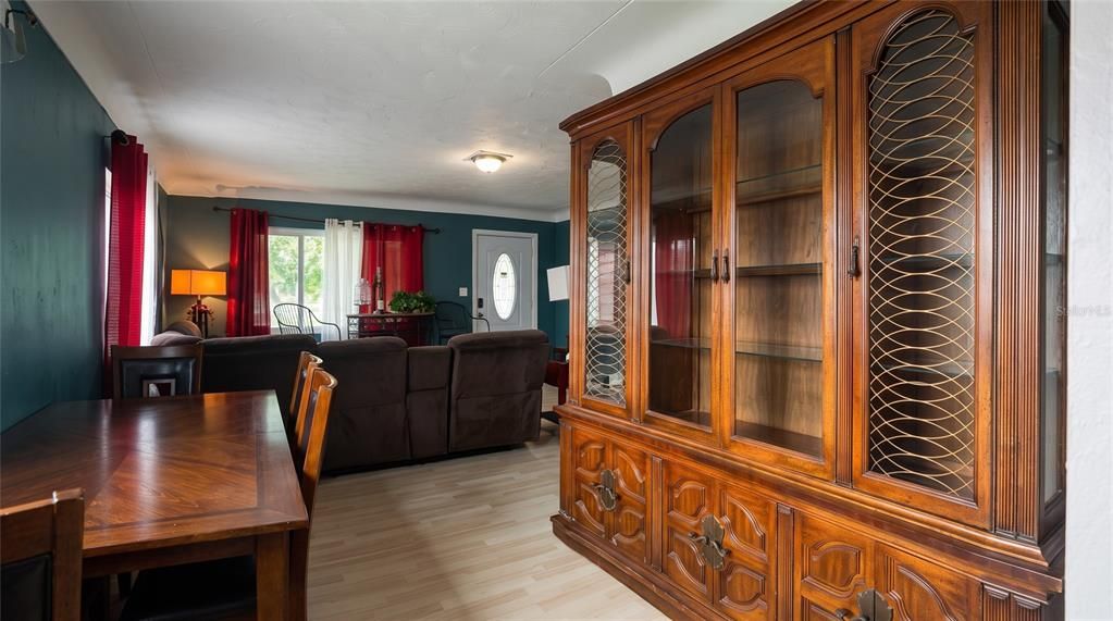 Active With Contract: $311,000 (3 beds, 2 baths, 1220 Square Feet)