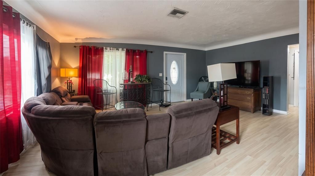 Active With Contract: $311,000 (3 beds, 2 baths, 1220 Square Feet)