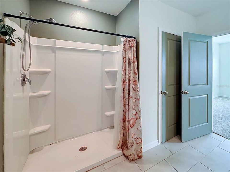 На продажу: $365,000 (5 спален, 3 ванн, 2457 Квадратных фут)