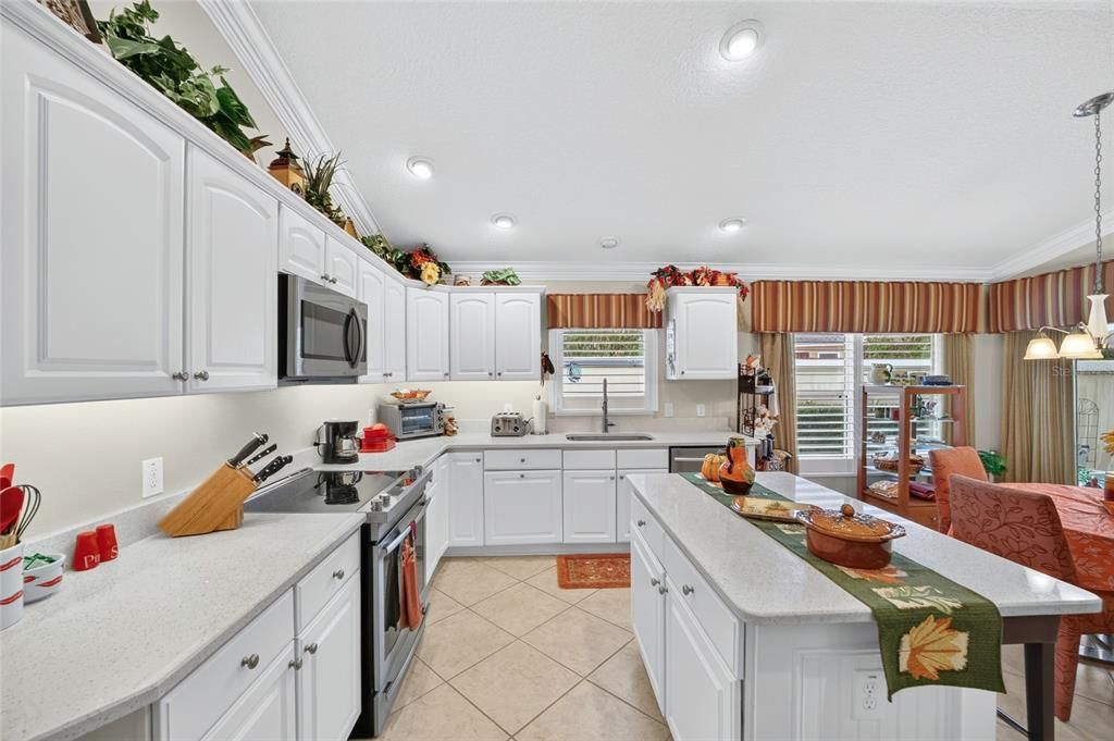 For Sale: $535,000 (3 beds, 2 baths, 1587 Square Feet)