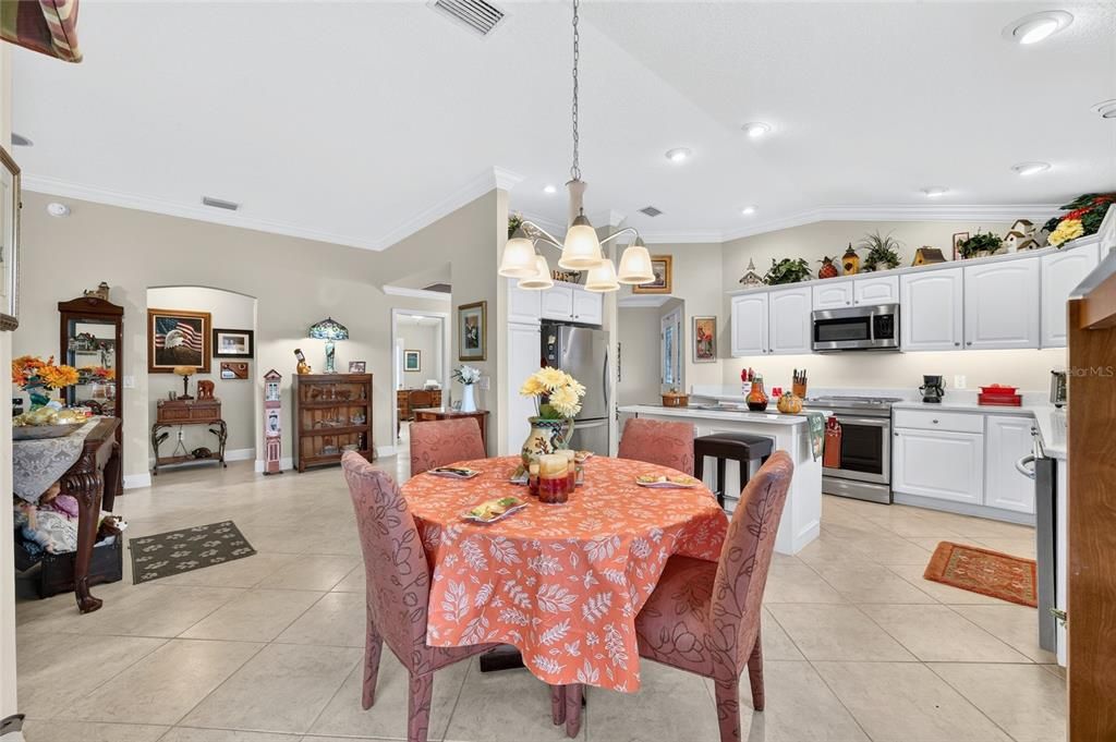 For Sale: $535,000 (3 beds, 2 baths, 1587 Square Feet)