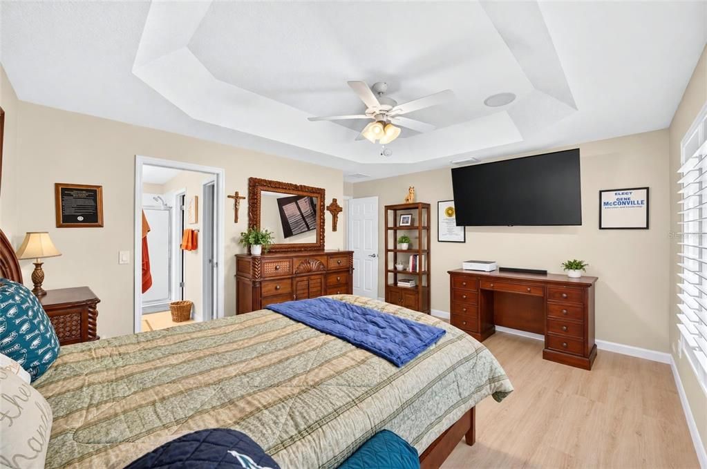 For Sale: $535,000 (3 beds, 2 baths, 1587 Square Feet)
