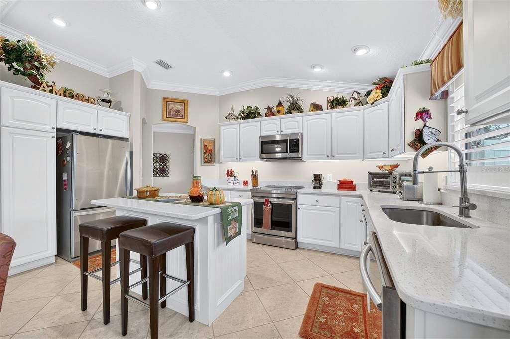 For Sale: $535,000 (3 beds, 2 baths, 1587 Square Feet)