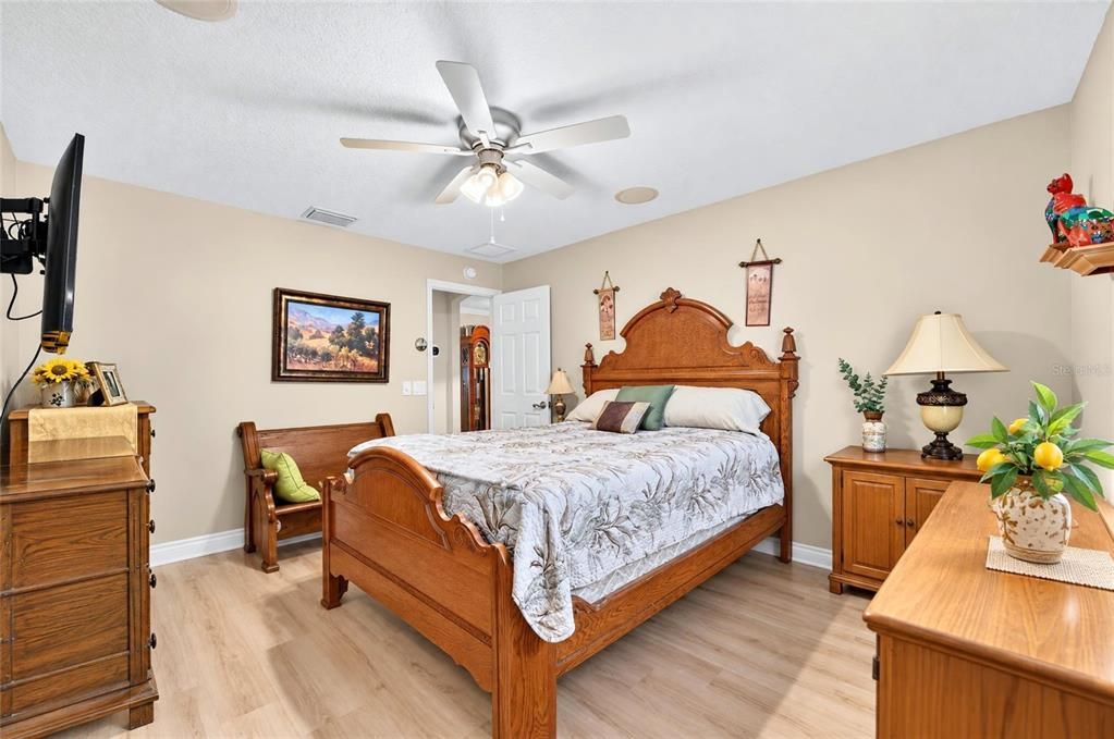 For Sale: $535,000 (3 beds, 2 baths, 1587 Square Feet)