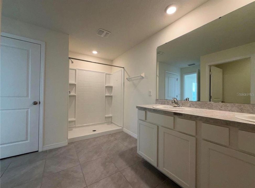 For Rent: $2,500 (4 beds, 2 baths, 2328 Square Feet)