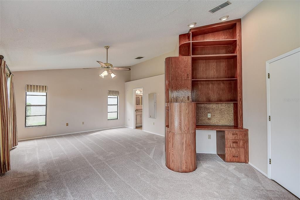 For Sale: $450,000 (2 beds, 2 baths, 1631 Square Feet)