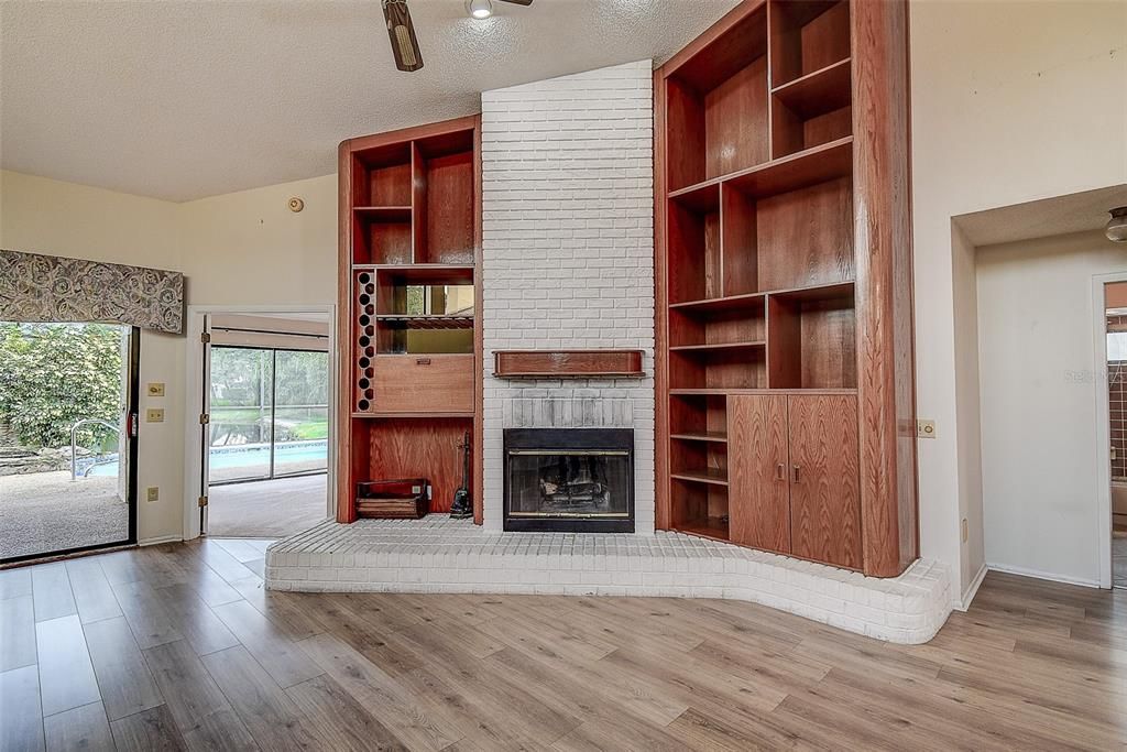 For Sale: $450,000 (2 beds, 2 baths, 1631 Square Feet)