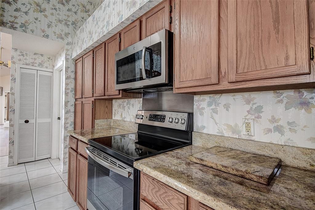 For Sale: $450,000 (2 beds, 2 baths, 1631 Square Feet)