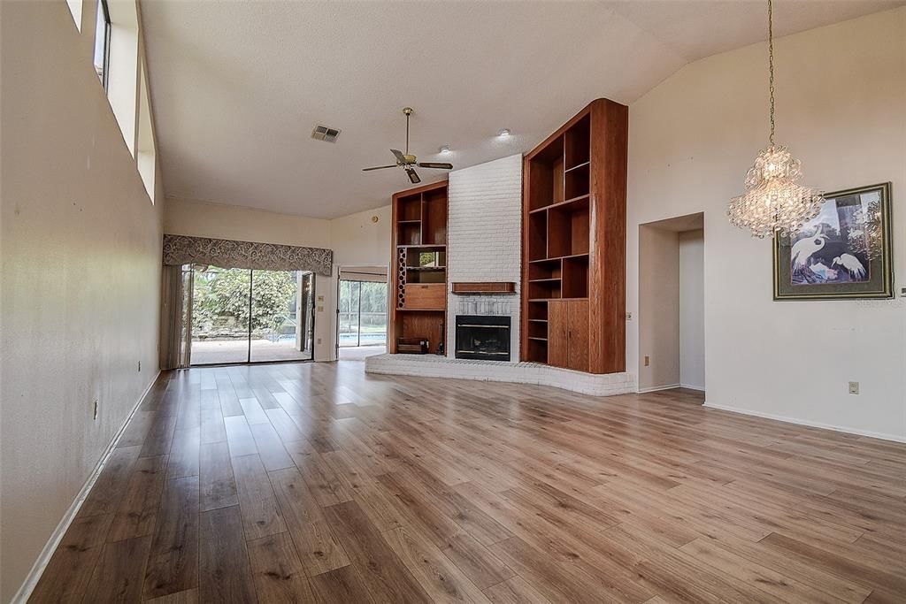 For Sale: $450,000 (2 beds, 2 baths, 1631 Square Feet)