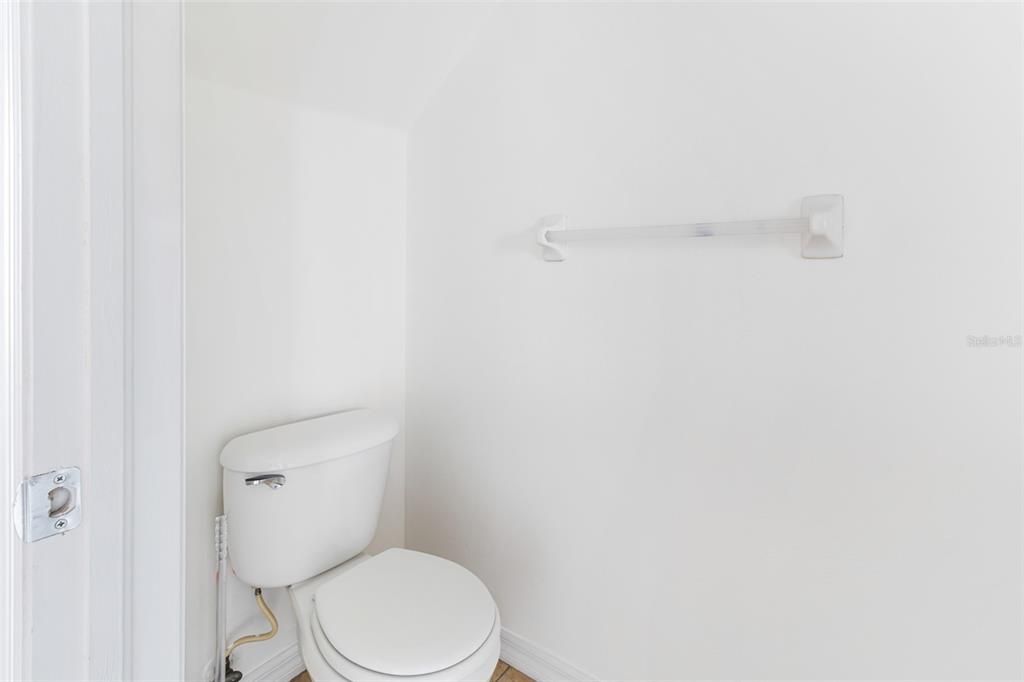 На продажу: $199,995 (2 спален, 2 ванн, 1360 Квадратных фут)