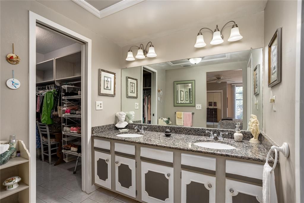 For Sale: $197,000 (2 beds, 1 baths, 1283 Square Feet)