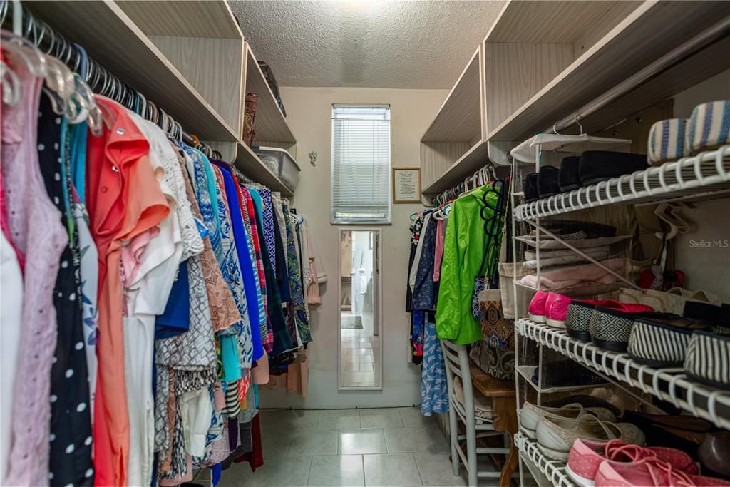 For Sale: $197,000 (2 beds, 1 baths, 1283 Square Feet)
