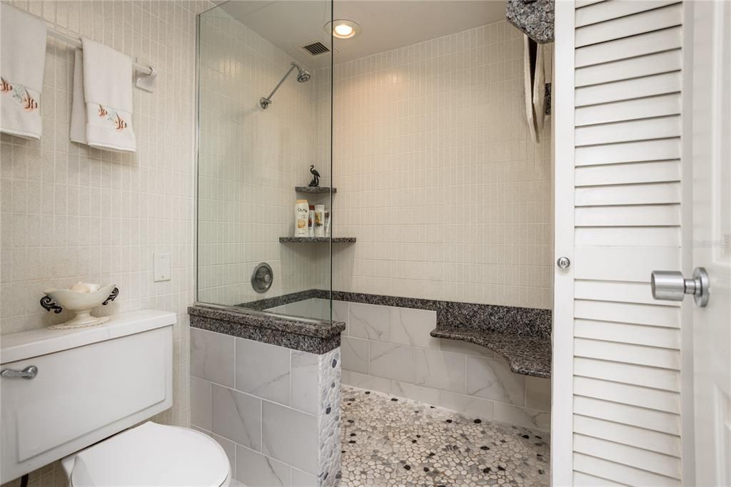 For Sale: $197,000 (2 beds, 1 baths, 1283 Square Feet)