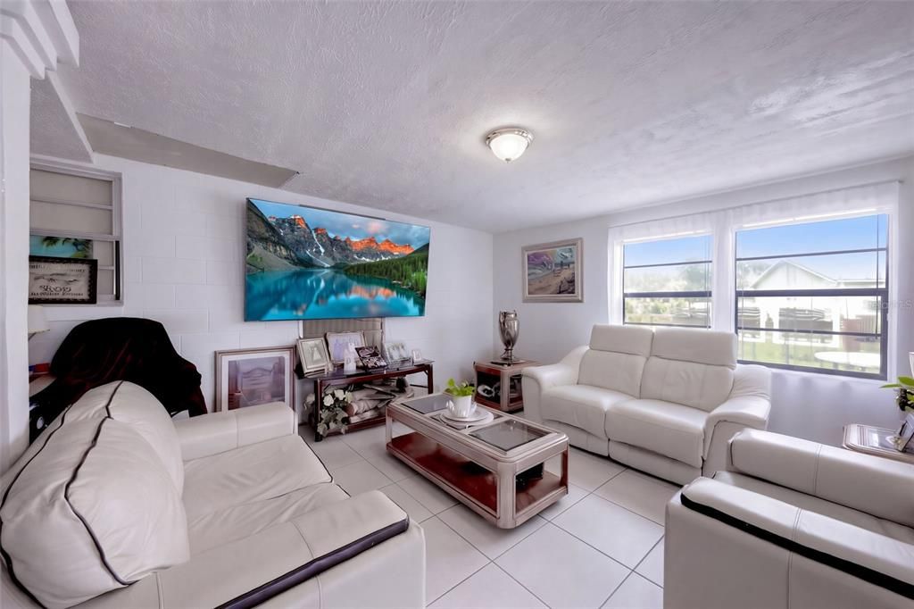 En Venta: $375,000 (3 camas, 2 baños, 1563 Pies cuadrados)