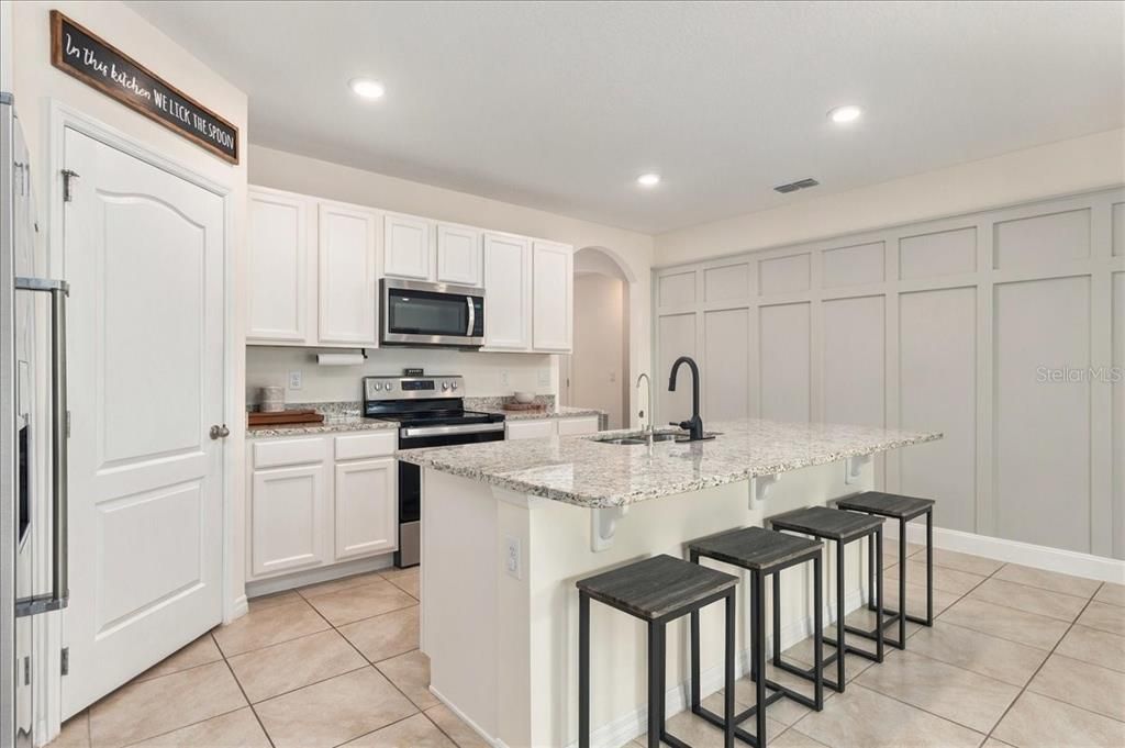For Sale: $389,900 (4 beds, 2 baths, 1846 Square Feet)